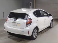 Toyota AQUA лот № 2279 оценка 4  с аукциона в Японии 1