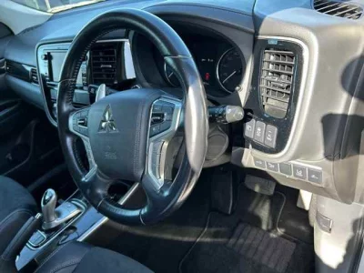 Mitsubishi OUTLANDER PHEV