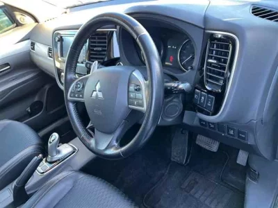 Mitsubishi OUTLANDER PHEV