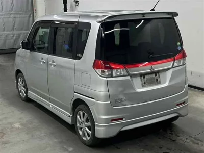 Mitsubishi DELICA D2
