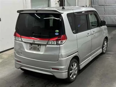 Mitsubishi DELICA D2