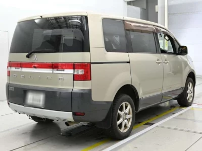 Mitsubishi DELICA D5