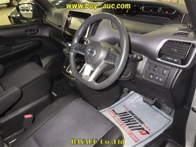 Nissan SERENA  с аукциона в Японии