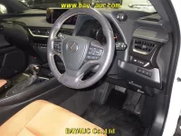 Lexus UX лот № 60047 оценка 5  с аукциона в Японии 2