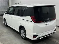 Toyota NOAH лот № 15111 оценка R  с аукциона в Японии 1
