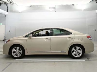 Lexus HS