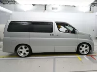 Nissan ELGRAND лот № 10205 оценка 4.5  с аукциона в Японии 2