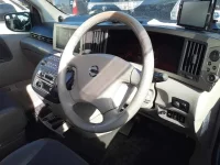Nissan ELGRAND лот № 10205 оценка 4.5  с аукциона в Японии 8