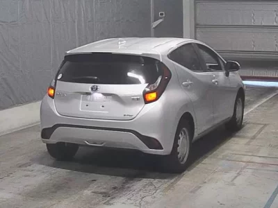 Toyota AQUA  с аукциона в Японии