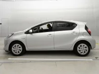 Toyota AQUA лот № 30024 оценка 3.5  с аукциона в Японии 3