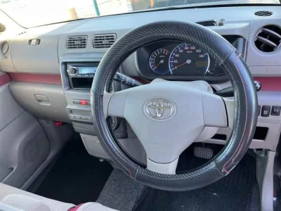 Toyota PIXIS SPACE  с аукциона в Японии