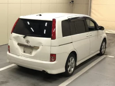 Toyota ISIS