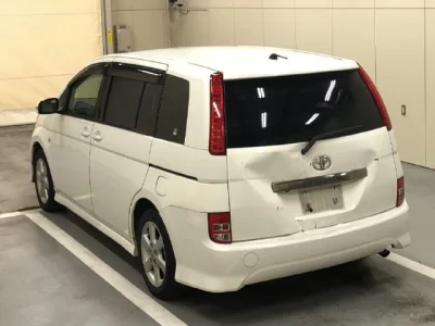 Toyota ISIS