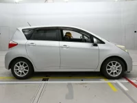 Toyota RACTIS лот № 30069 оценка 4  с аукциона в Японии 2