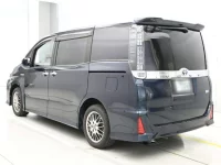 Toyota VOXY лот № 30067 оценка 4  с аукциона в Японии 5