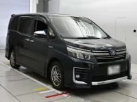 Toyota VOXY лот № 30067 оценка 4  с аукциона в Японии 4