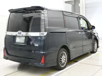 Toyota VOXY лот № 30067 оценка 4  с аукциона в Японии 1