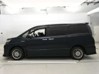 Toyota VOXY лот № 30067 оценка 4  с аукциона в Японии 3