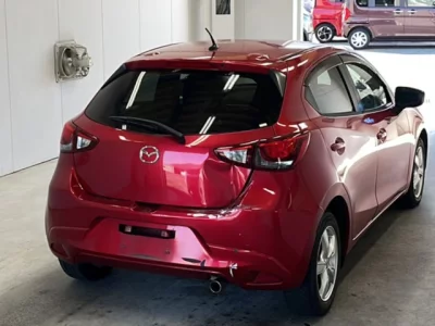 Mazda DEMIO  с аукциона в Японии