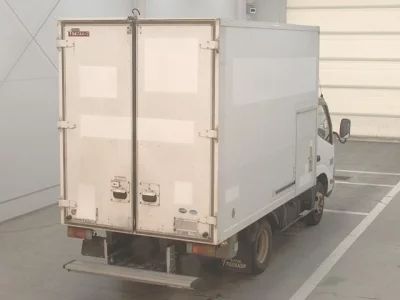 Toyota DYNA  с аукциона в Японии