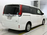 Toyota NOAH лот № 30079 оценка R  с аукциона в Японии 1
