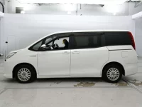Toyota NOAH лот № 30079 оценка R  с аукциона в Японии 3