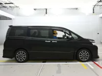 Toyota VOXY лот № 30084 оценка 3.5  с аукциона в Японии 2