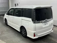 Toyota VOXY лот № 15185 оценка 3.5  с аукциона в Японии 1