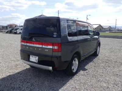 Mitsubishi DELICA D5