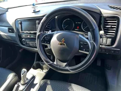 Mitsubishi OUTLANDER PHEV