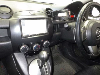 Mazda DEMIO  с аукциона в Японии