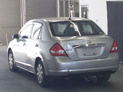 Nissan TIIDA LATIO  с аукциона в Японии