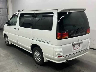 Nissan ELGRAND  с аукциона в Японии