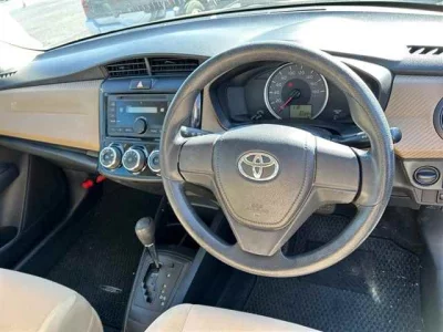 Toyota COROLLA AXIO  с аукциона в Японии