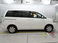 Toyota VOXY лот № 30183 оценка 3  с аукциона в Японии 2