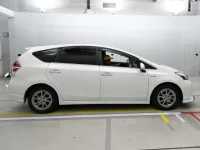 Toyota PRIUS ALPHA лот № 30200 оценка 4  с аукциона в Японии 2