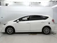 Toyota PRIUS ALPHA лот № 30200 оценка 4  с аукциона в Японии 3