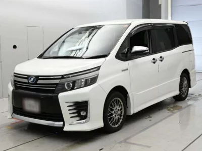 Toyota VOXY  с аукциона в Японии