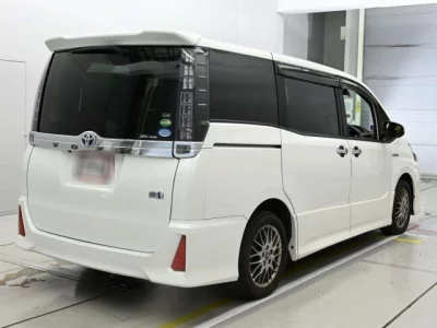 Toyota VOXY  с аукциона в Японии