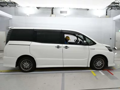 Toyota VOXY  с аукциона в Японии