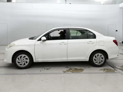 Toyota COROLLA AXIO  с аукциона в Японии