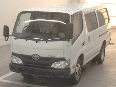 Toyota DYNA  с аукциона в Японии