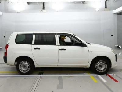 Toyota SUCCEED  с аукциона в Японии