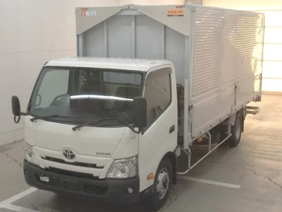 Toyota DYNA  с аукциона в Японии