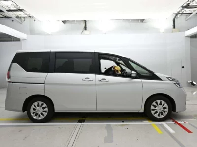 Nissan SERENA  с аукциона в Японии