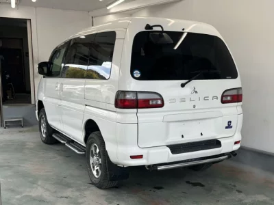 Mitsubishi DELICA