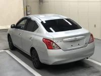 Nissan TIIDA LATIO лот № 1184 оценка 3.5  с аукциона в Японии 1