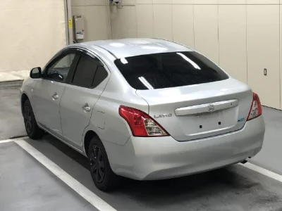 Nissan TIIDA LATIO  с аукциона в Японии