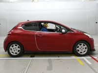 Peugeot 208 лот № 90469 оценка 3.5  с аукциона в Японии 2