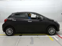 Toyota VITZ лот № 30333 оценка 3.5  с аукциона в Японии 2